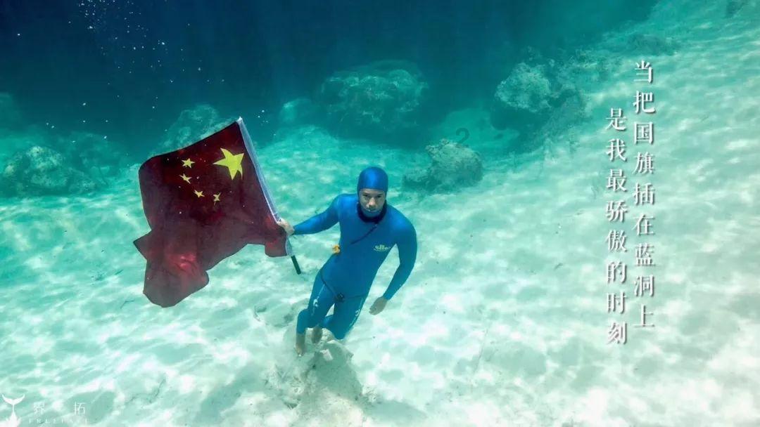 郭晶晶又赢麻了,霍启刚低调赴天津履职,大会上发言气场全开